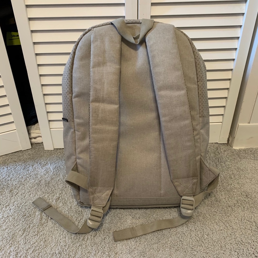 Herschel Backpack - Picture 3 of 9